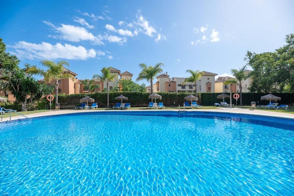 En Elviria Con Vistas Al Mar Apartamento