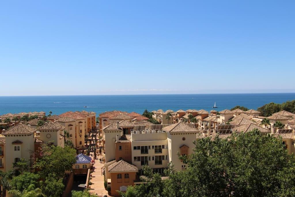 Apartment En Elviria Con Vistas Al Mar Marbella